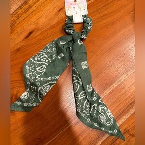 Altar’d State Green Bandana Print Hair Tie Scarf NWT